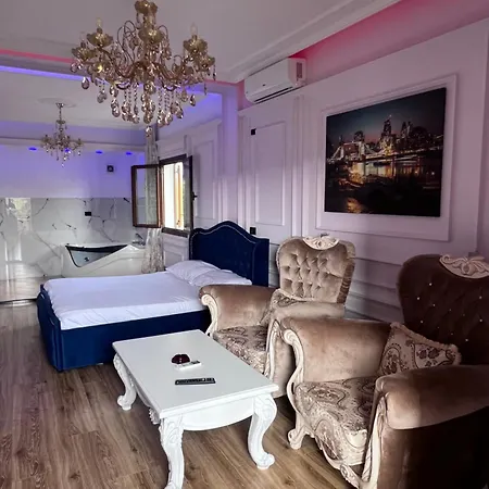 Luxury 007 Vandrarhem Tirana