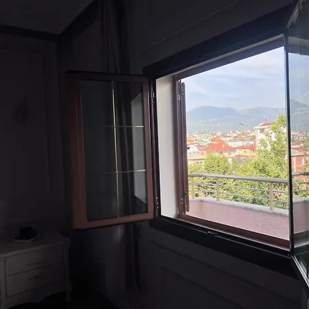 Luxury 007 Vandrarhem Tirana