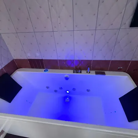 Luxury 007 * Tirana
