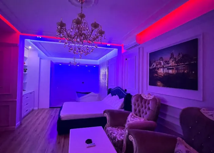Luxury 007 * 地拉那
