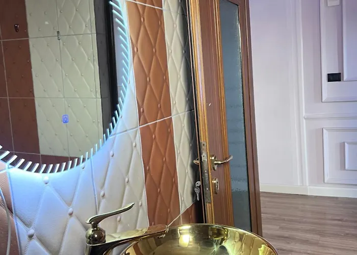 Hostal Luxury 007 *