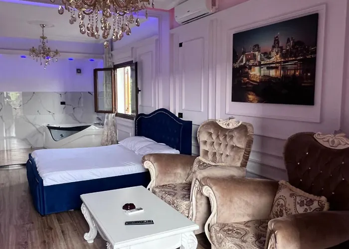 Luxury 007 Hostal Tirana