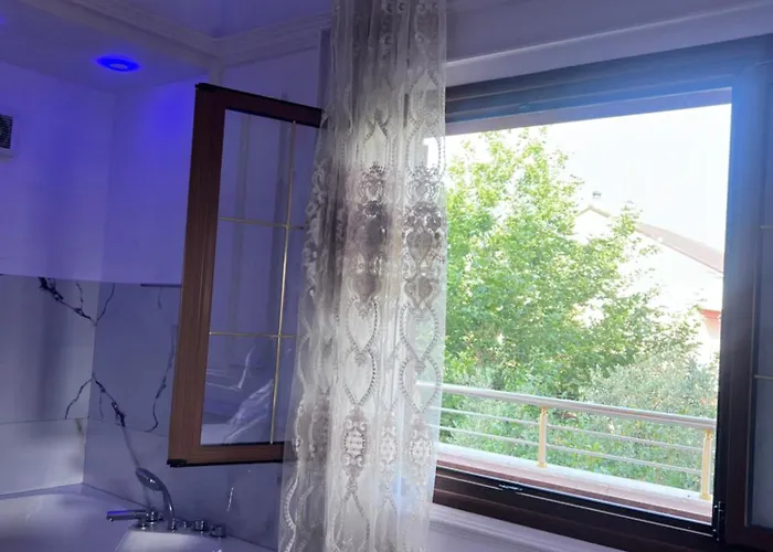 Хостел Luxury 007 Тирана