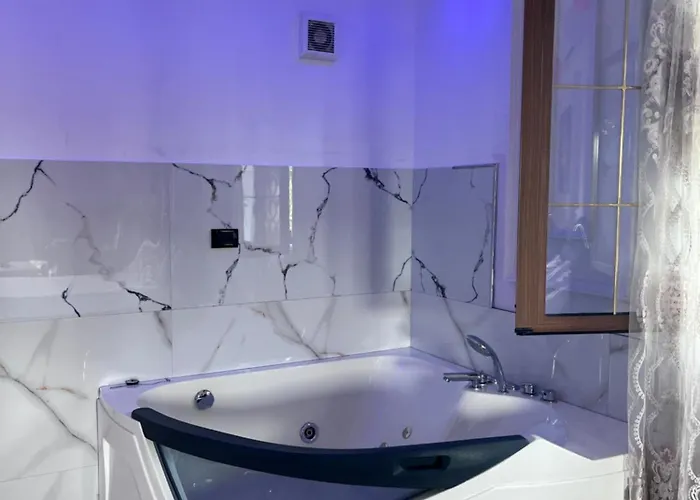 Хостел Luxury 007 *