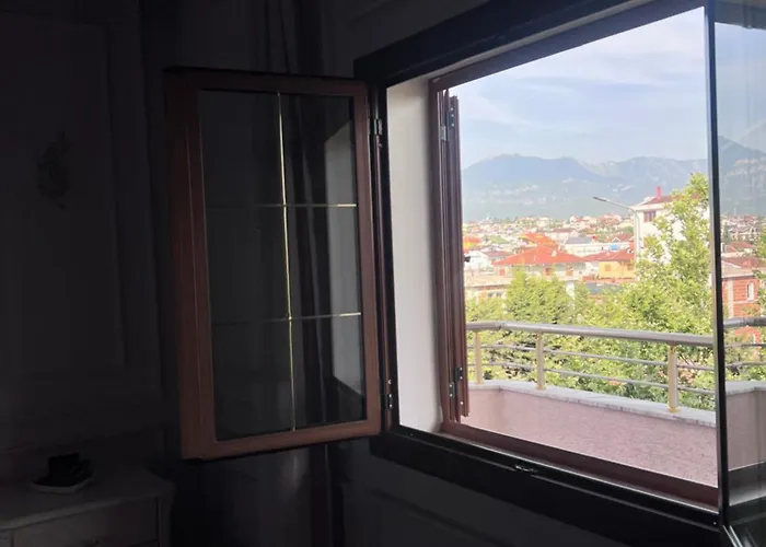 Luxury 007 Hostal Tirana