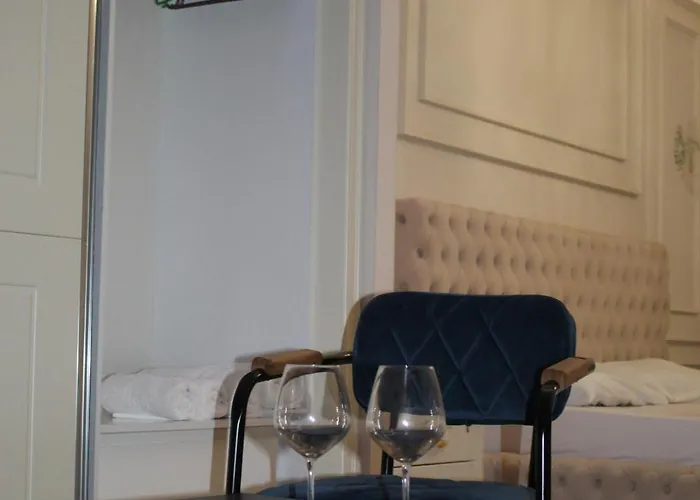 Luxury 007 Hostal Tirana