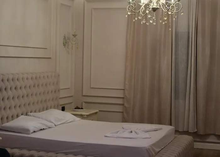 Luxury 007 Hostal *